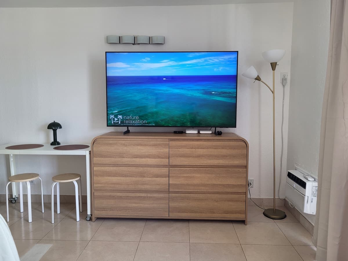 Condo in Honolulu · ★4.97 · Studio · 2 beds · 1 private bath - Photo 4