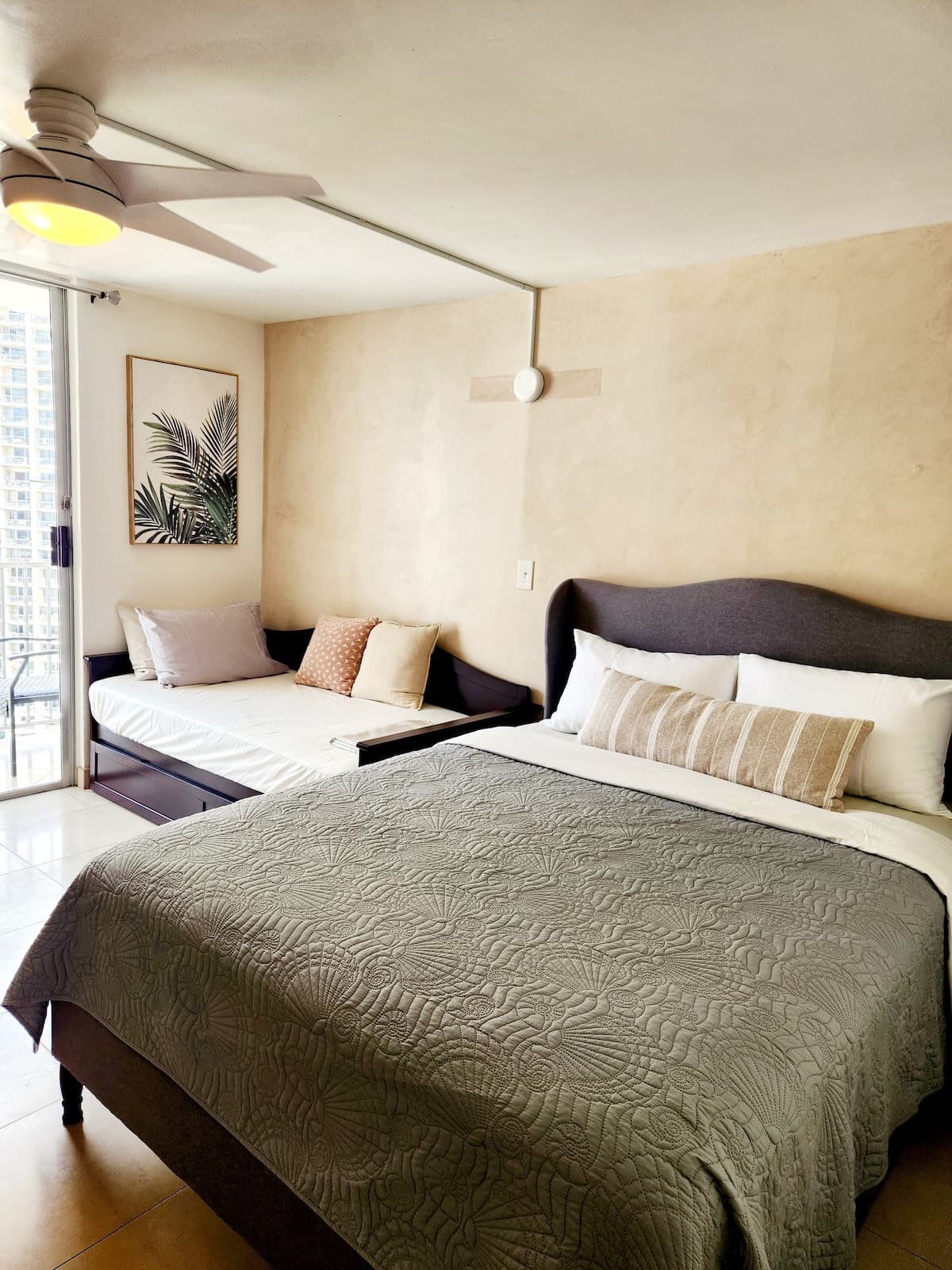 Condo in Honolulu · ★4.97 · Studio · 2 beds · 1 private bath - Photo 1