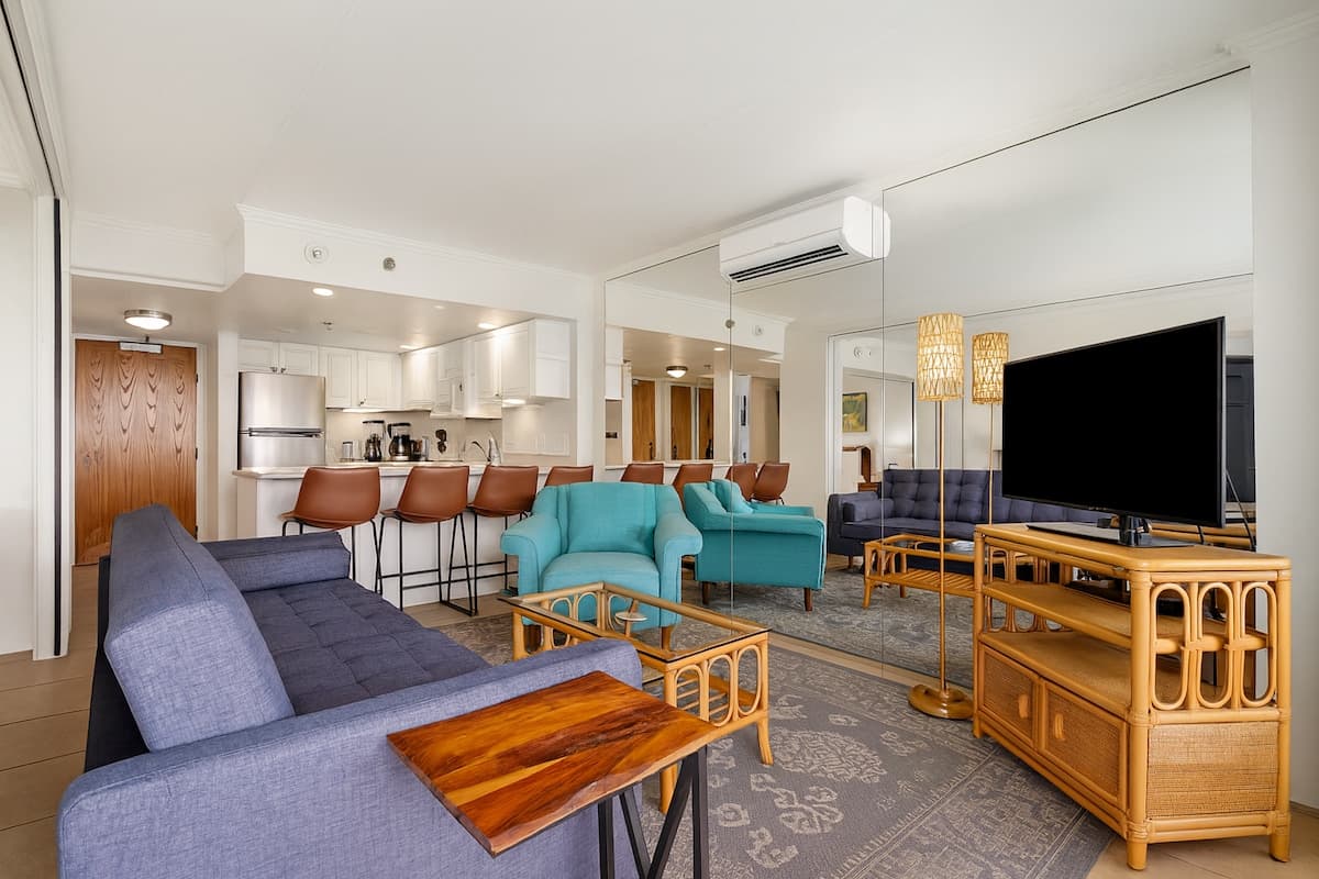 Condo in Honolulu · ★5.0 · 1 bedroom · 2 beds · 1 private bath - Photo 5
