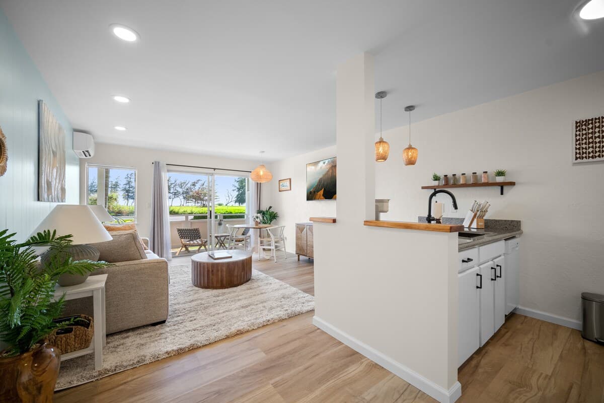 Fully Renovated Ocean Facing Condo Pool/AC/Hot Tub - Photo 5