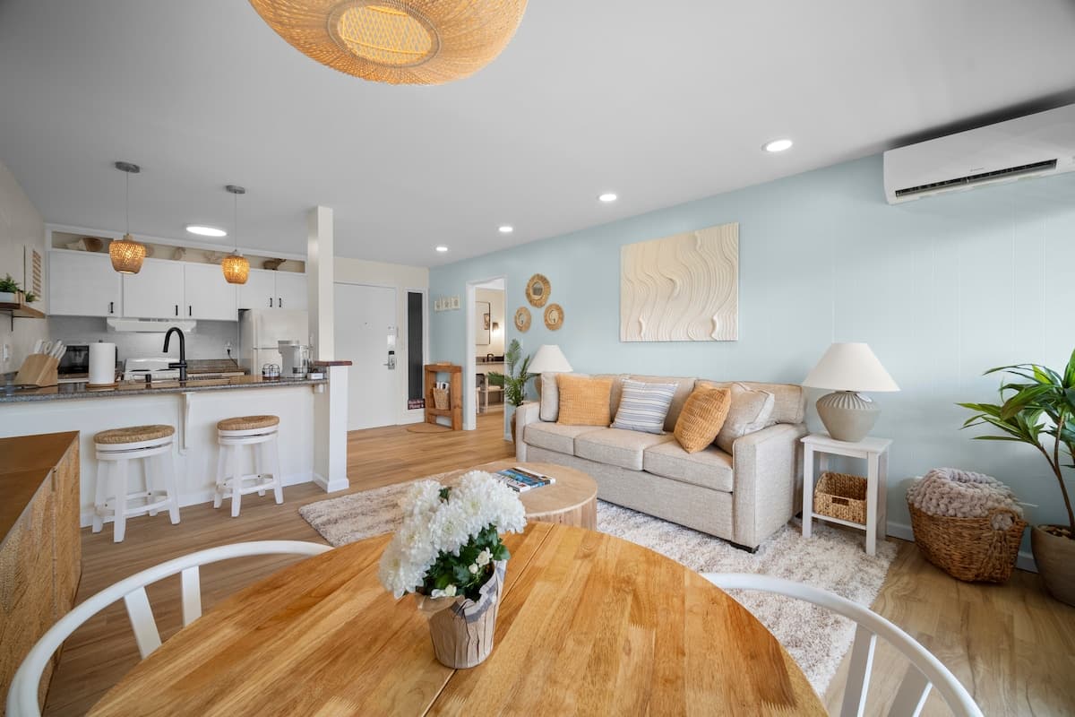 Fully Renovated Ocean Facing Condo Pool/AC/Hot Tub - Photo 4