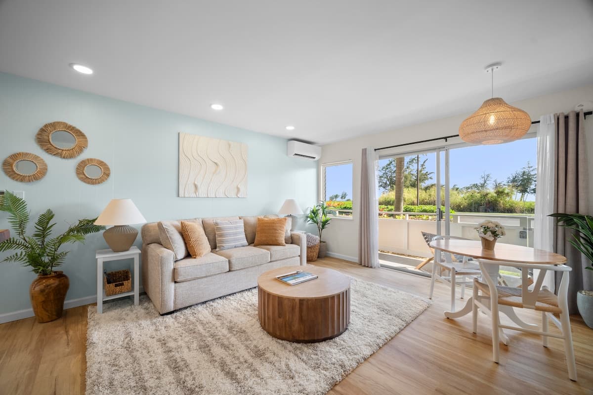 Fully Renovated Ocean Facing Condo Pool/AC/Hot Tub - Photo 2