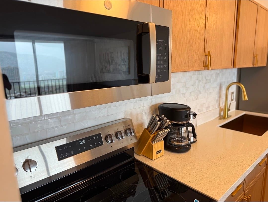 Prime location newly renovated 1 bedroom Waikiki - Photo 4