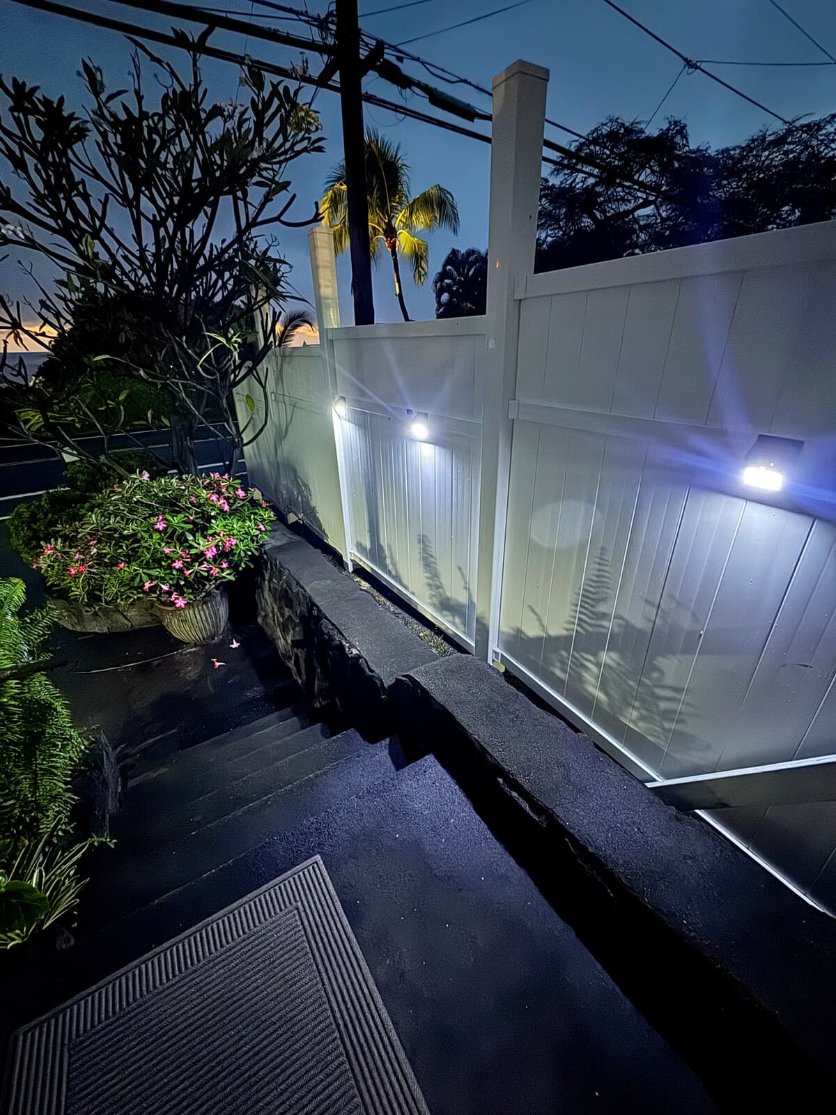 Home in Kailua-Kona · ★5.0 · 2 bedrooms · 2 beds · 2 baths - Photo 2