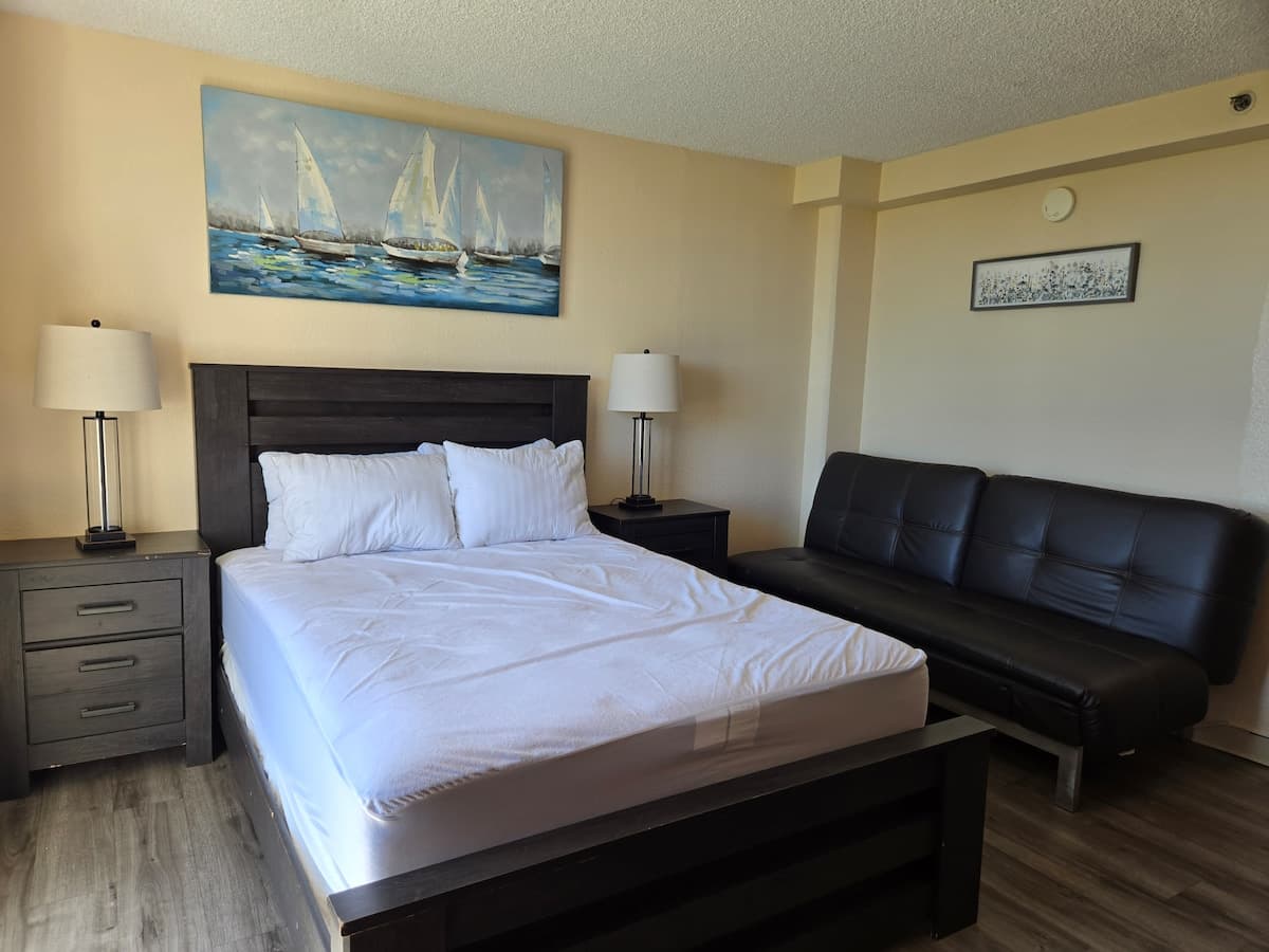 11th Fl Inn on the Park Studio | Pool | Park View - Photo 2