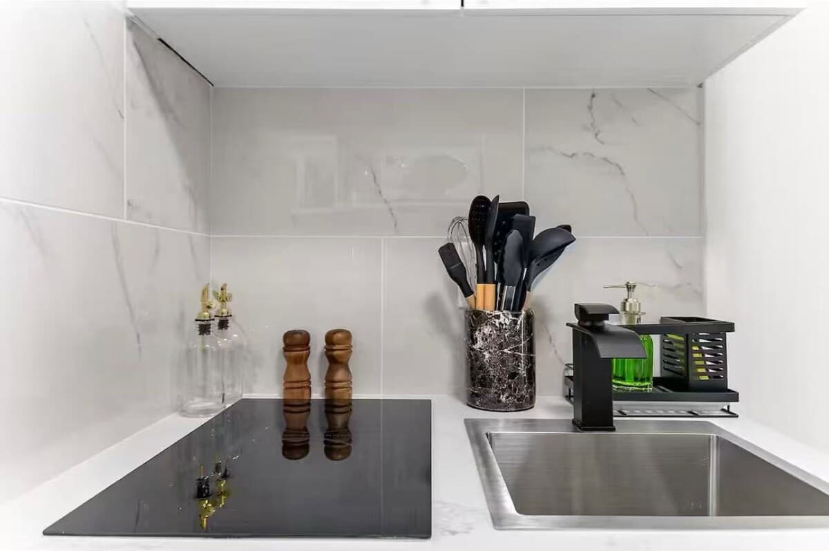 Modern Waikiki Studio - Photo 4