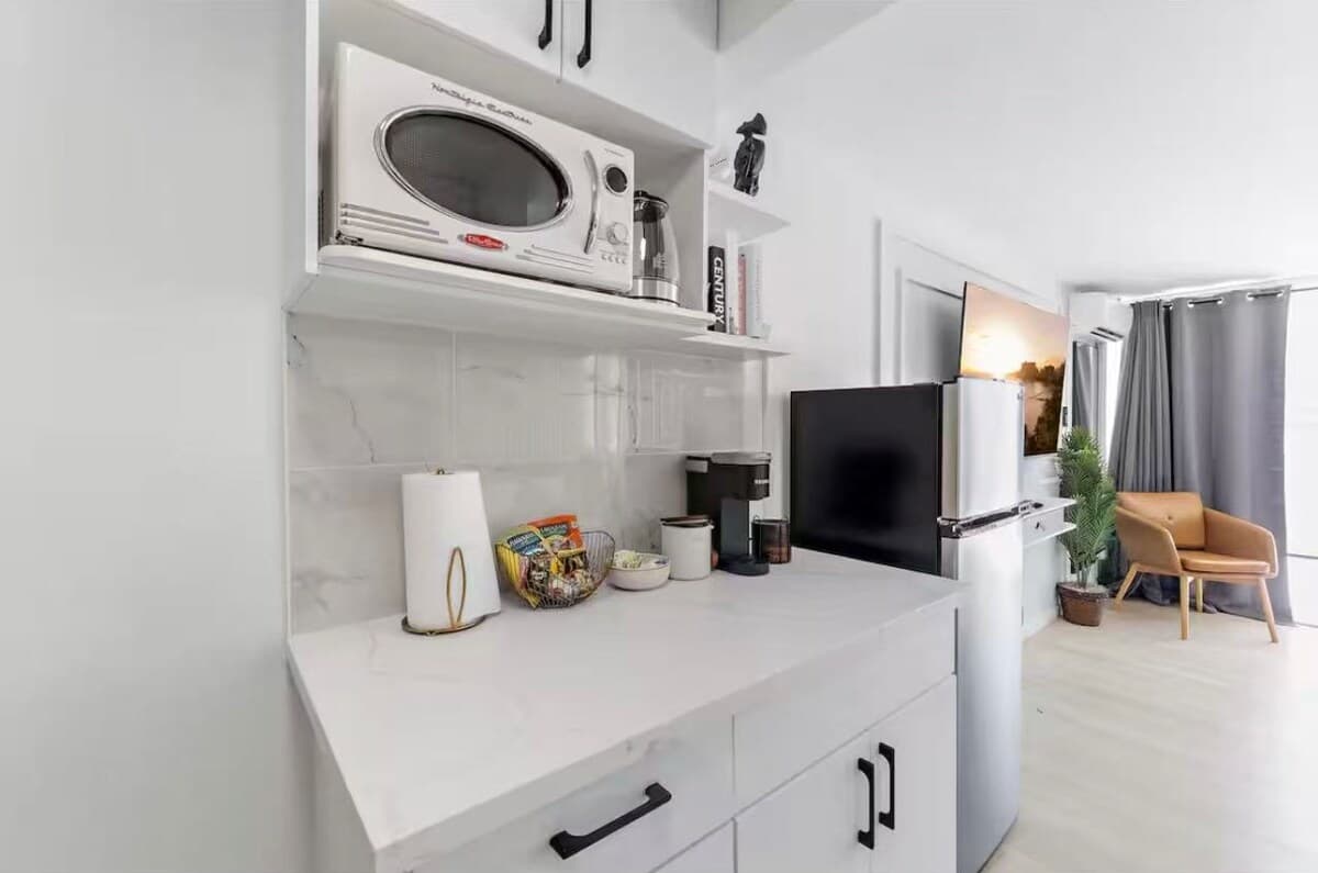 Modern Waikiki Studio - Photo 5