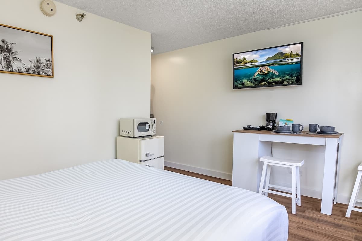 Hotel in Honolulu · ★4.74 · Studio · 1 bed · 1 private bath - Photo 1