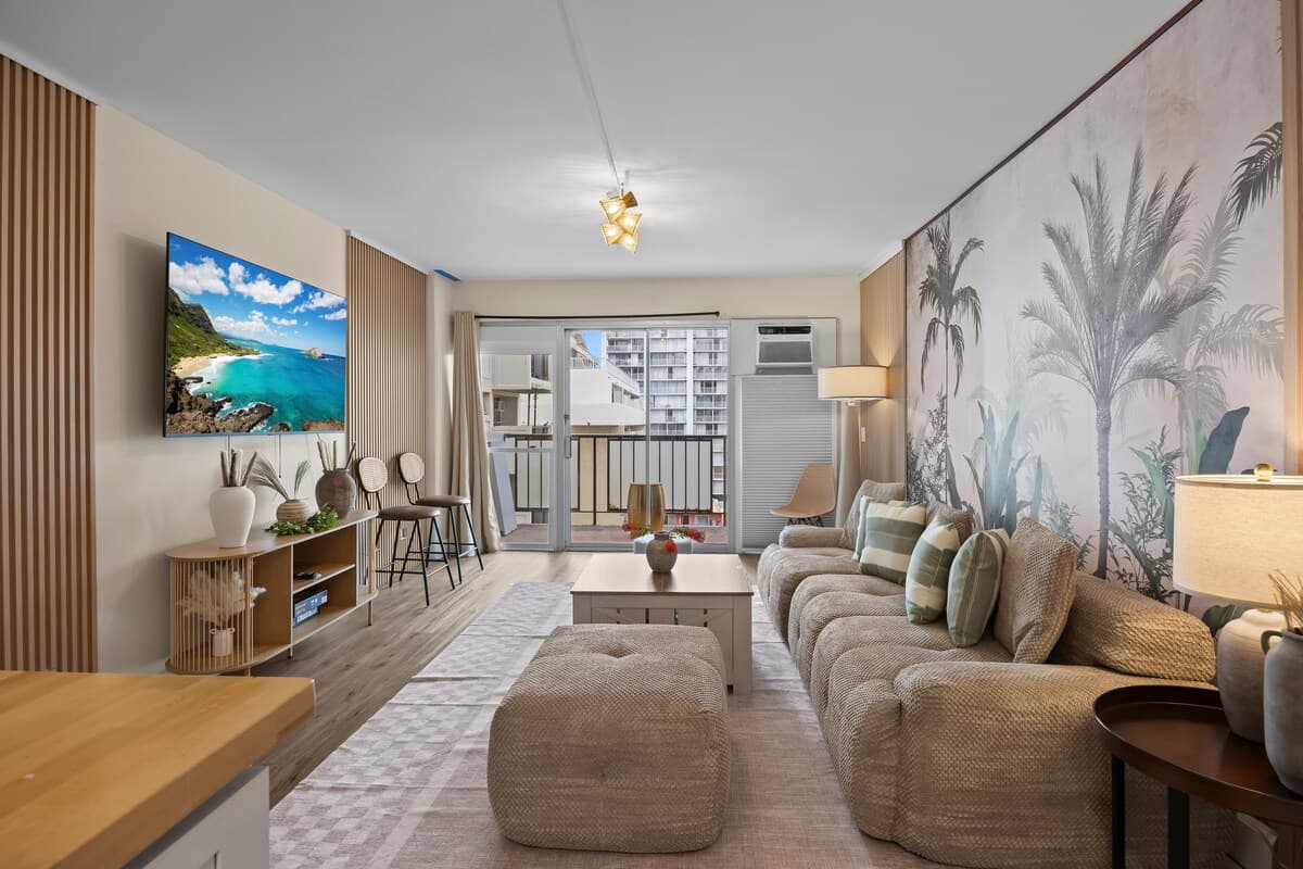 2BR w/ Balcony | ~Walk to Beach & Shops - Photo 4