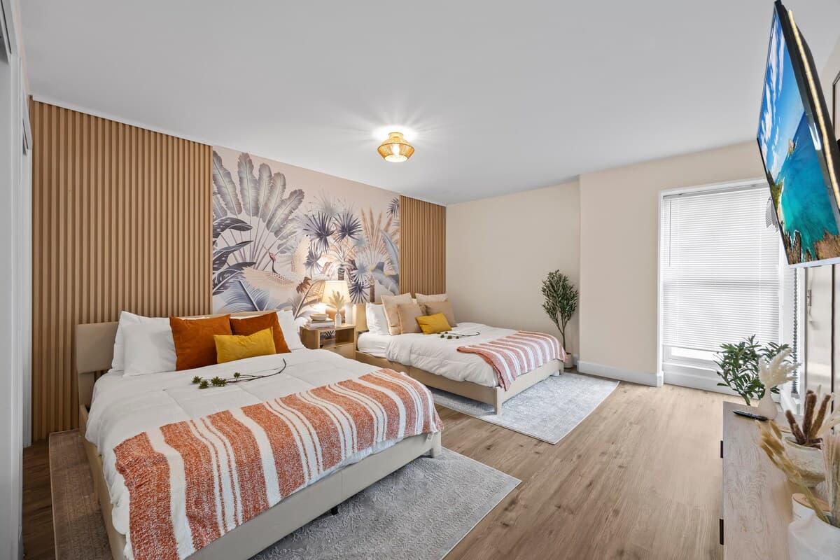 2BR w/ Balcony | ~Walk to Beach & Shops - Photo 5