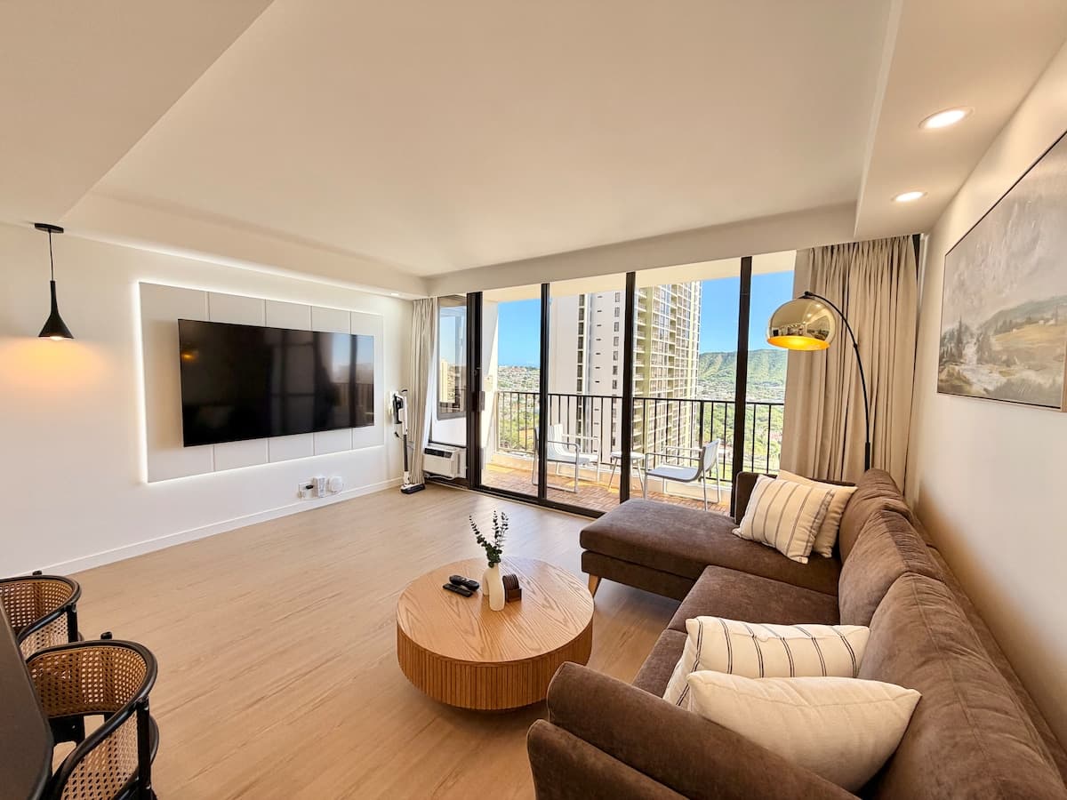 Waikiki Banyan DH & Ocean View #8 | Free Parking - Photo 4