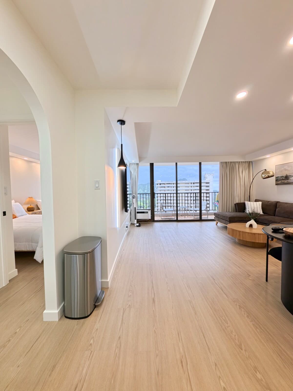 Waikiki Banyan DH & Ocean View #8 | Free Parking - Photo 3