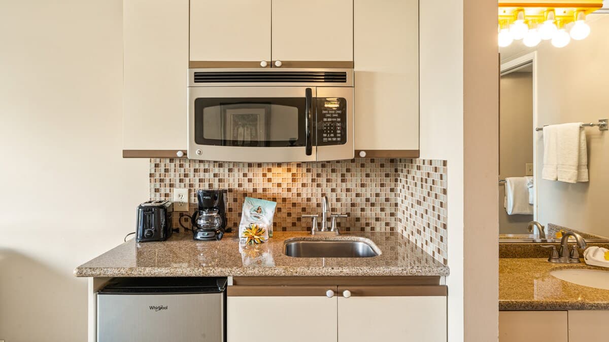 Maui Banyan, Prime Location, Across Kamaole Beach! - Photo 1