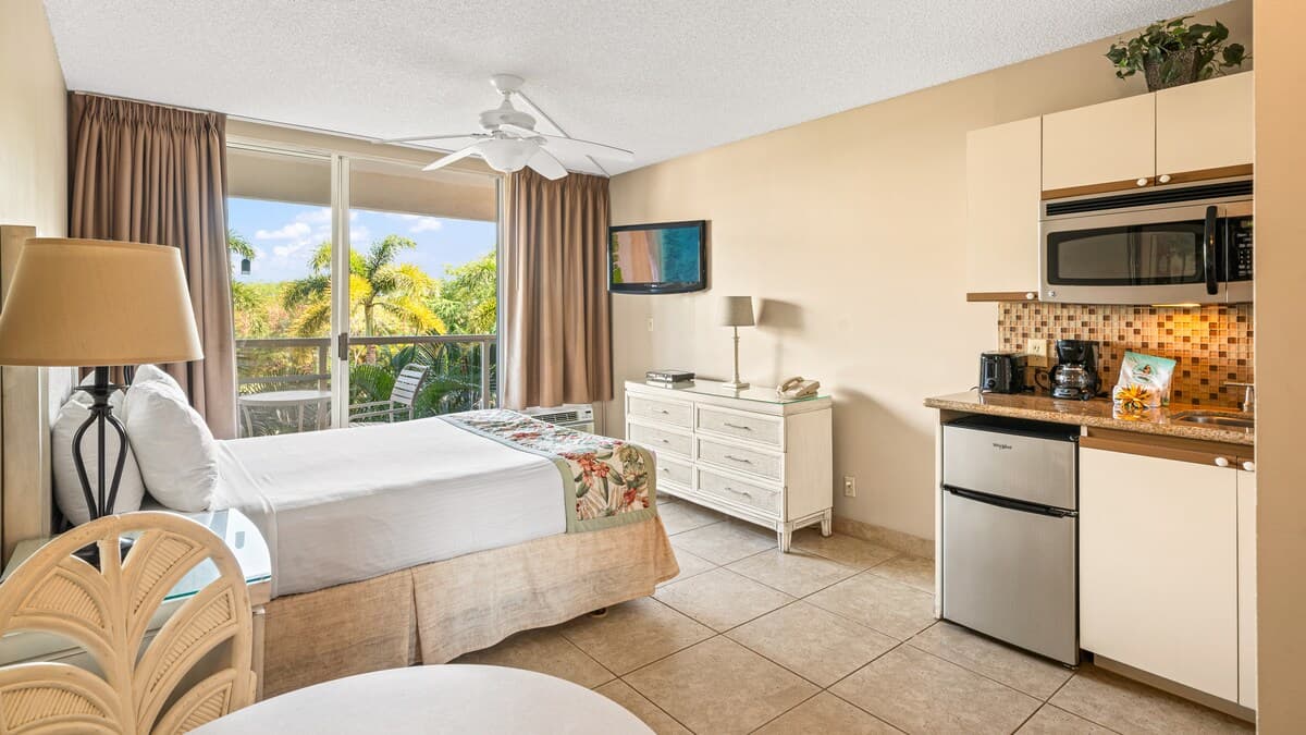 Maui Banyan, Prime Location, Across Kamaole Beach! - Photo 2