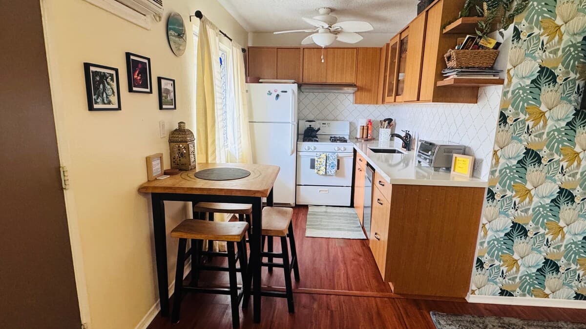 Condo in Kailua-Kona · ★4.89 · 2 bedrooms · 2 beds · 1 bath - Photo 3