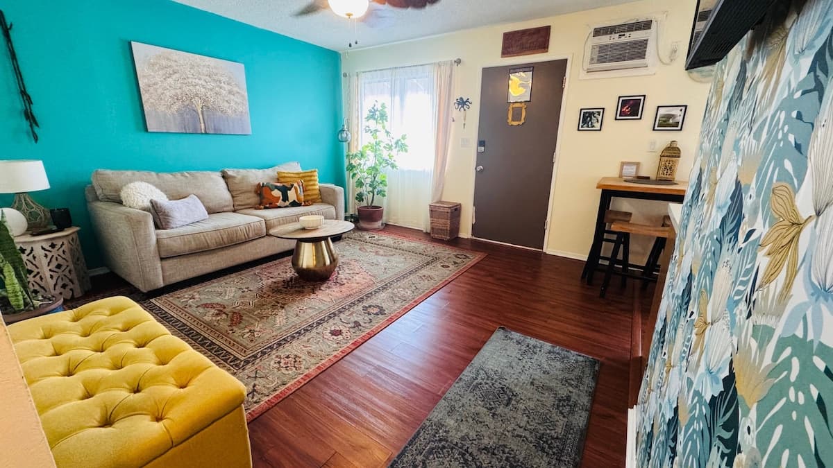 Condo in Kailua-Kona · ★4.89 · 2 bedrooms · 2 beds · 1 bath - Photo 2