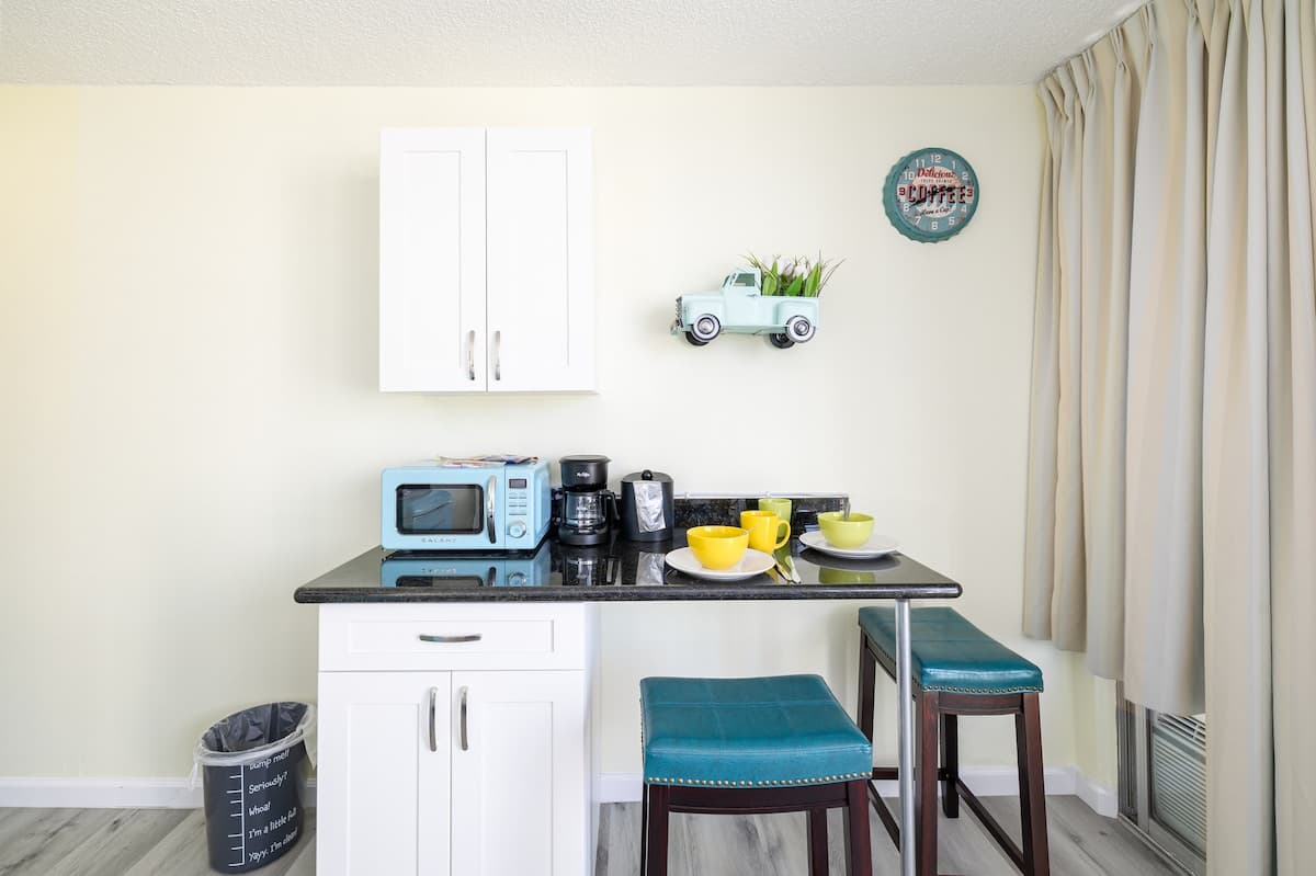 Hotel in Honolulu · ★4.85 · 1 bedroom · 1 bed · 1 private bath - Photo 2