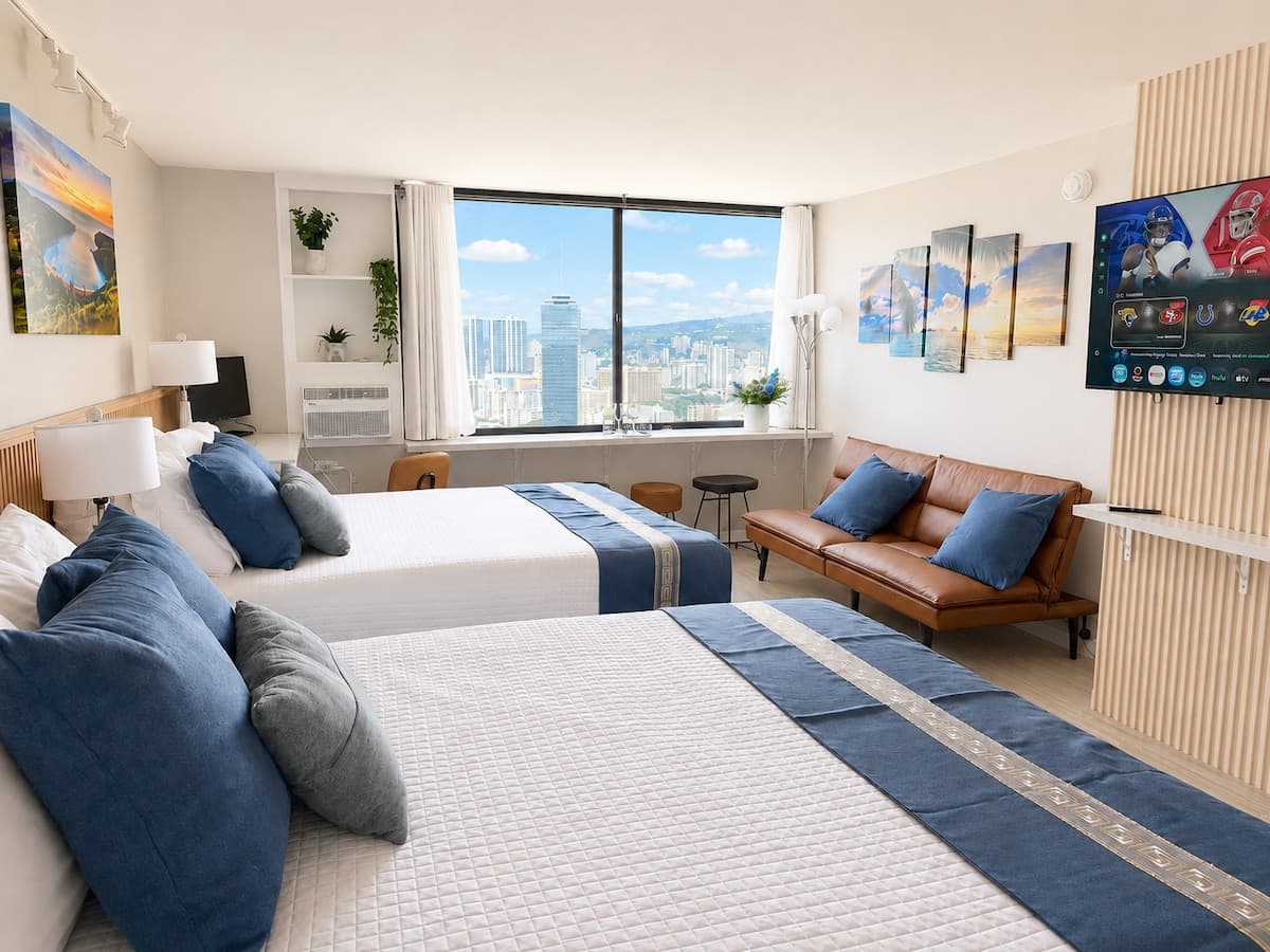 Waikiki 2BR/2BA w/ Ocean View Free Parking - Photo 1