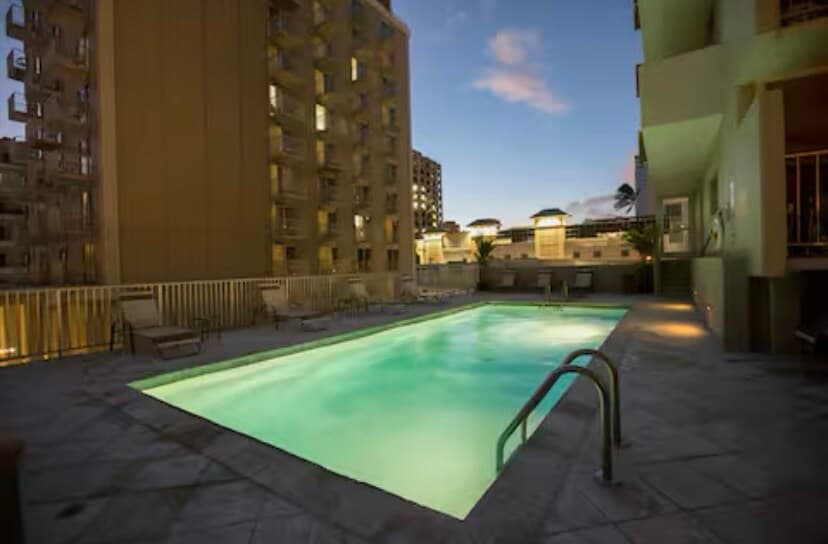 Flamingo Waikiki Free Parking Ocean View King Bed - Photo 2