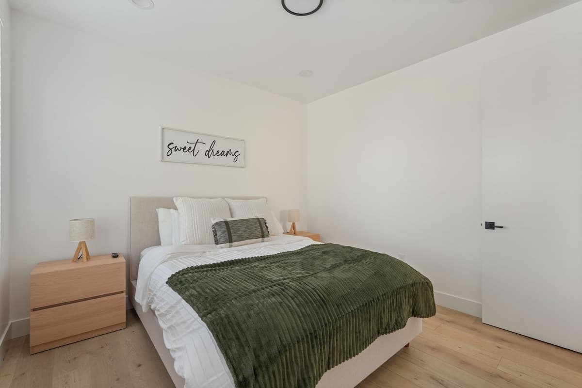 Refined Dual En-Suite Retreat Near Downtown - Photo 3