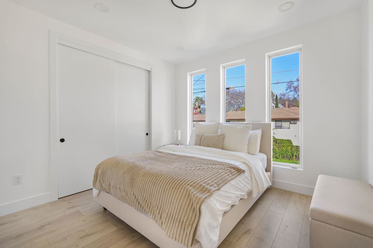 Refined Dual En-Suite Retreat Near Downtown - Photo 5