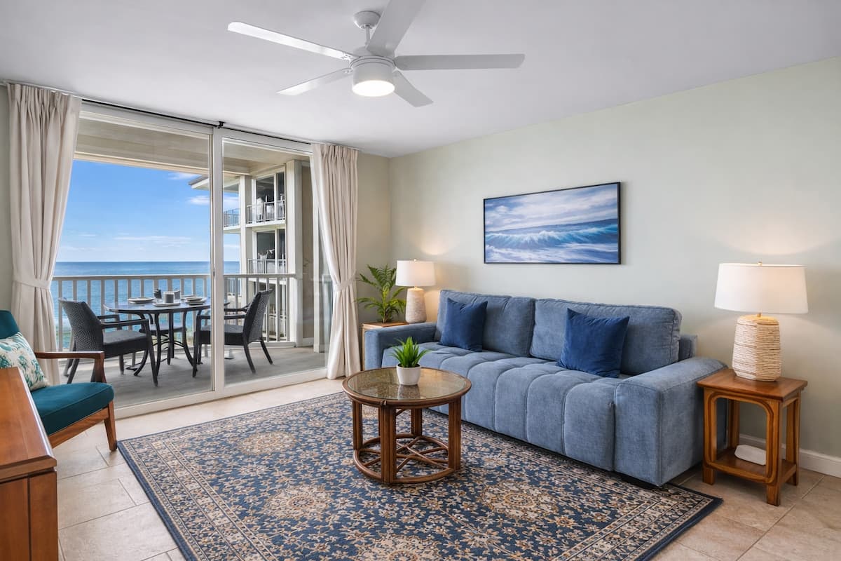 Condo in Kailua-Kona · ★4.93 · 1 bedroom · 2 beds · 1 bath - Photo 1