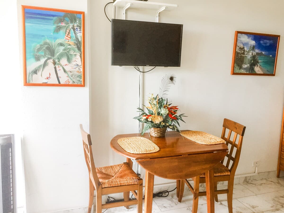 Condo in Honolulu · ★4.74 · 1 bedroom · 1 bed · 1 private bath - Photo 2