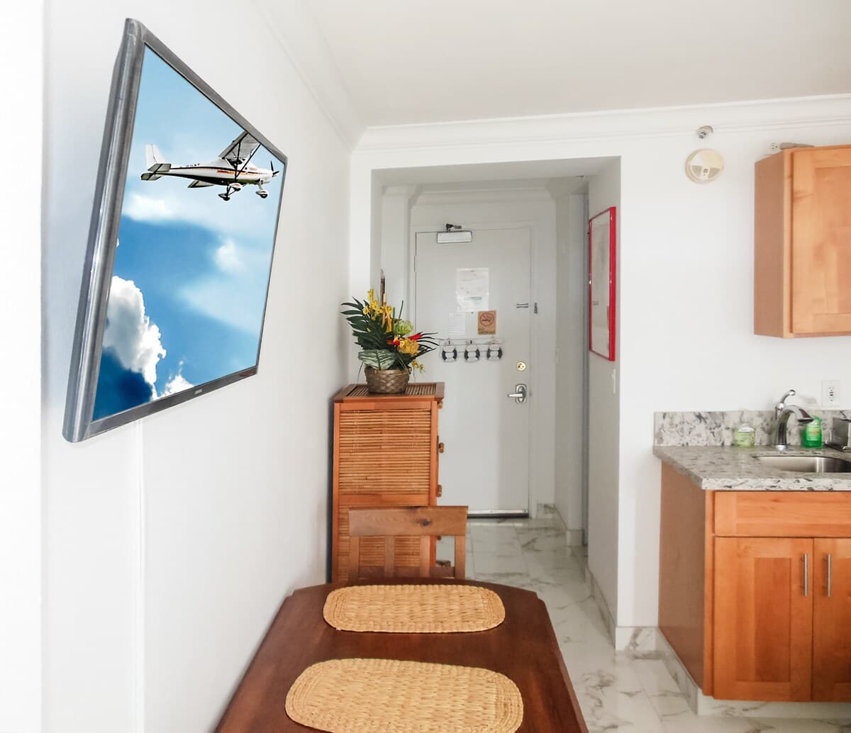Condo in Honolulu · ★4.74 · 1 bedroom · 1 bed · 1 private bath - Photo 4