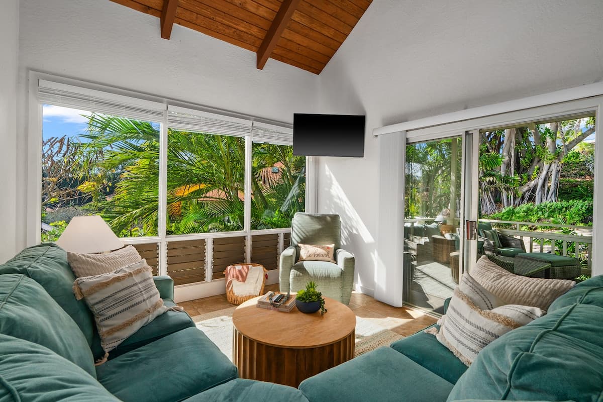 Luxury South Side Retreat - Photo 2