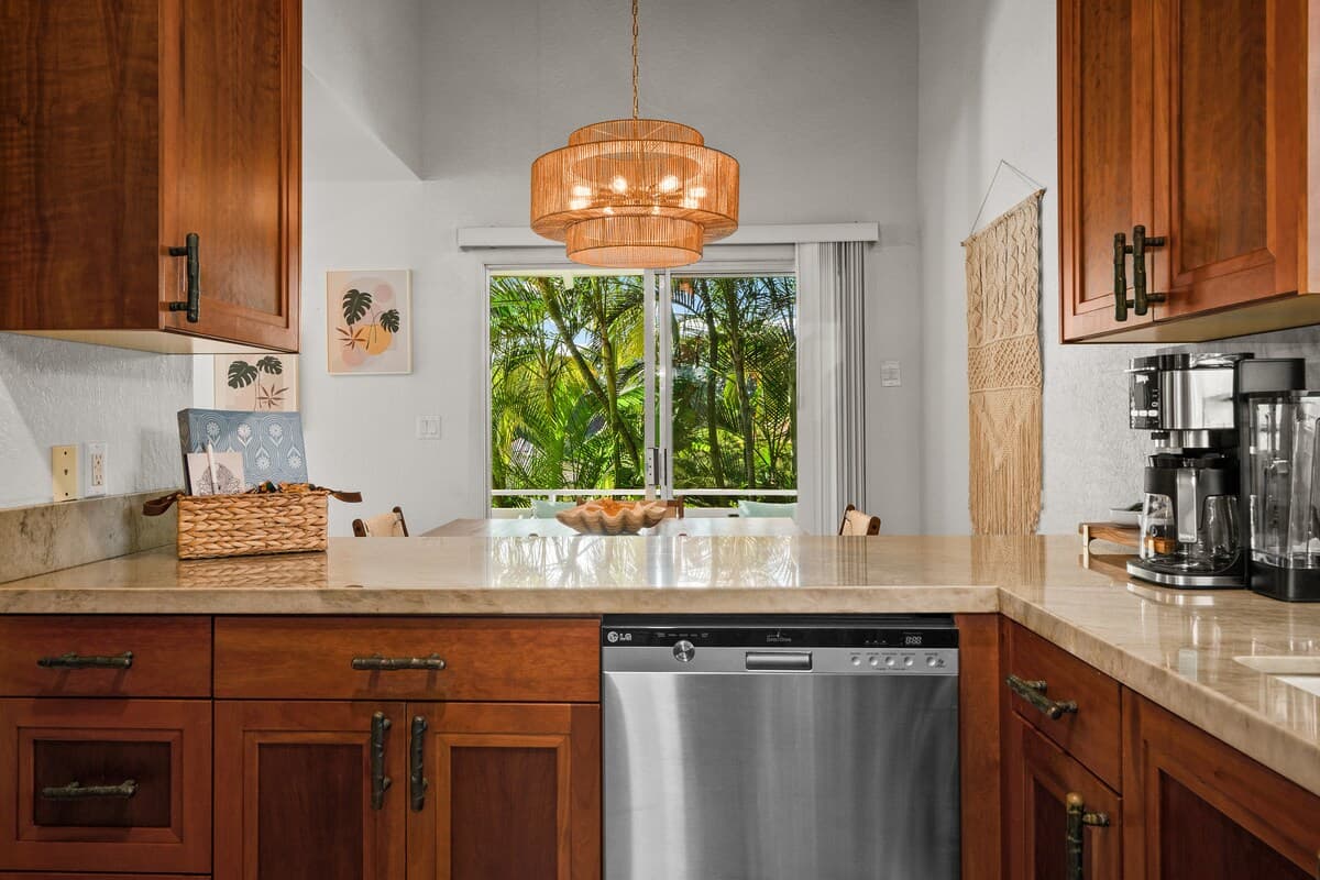 Luxury South Side Retreat - Photo 3