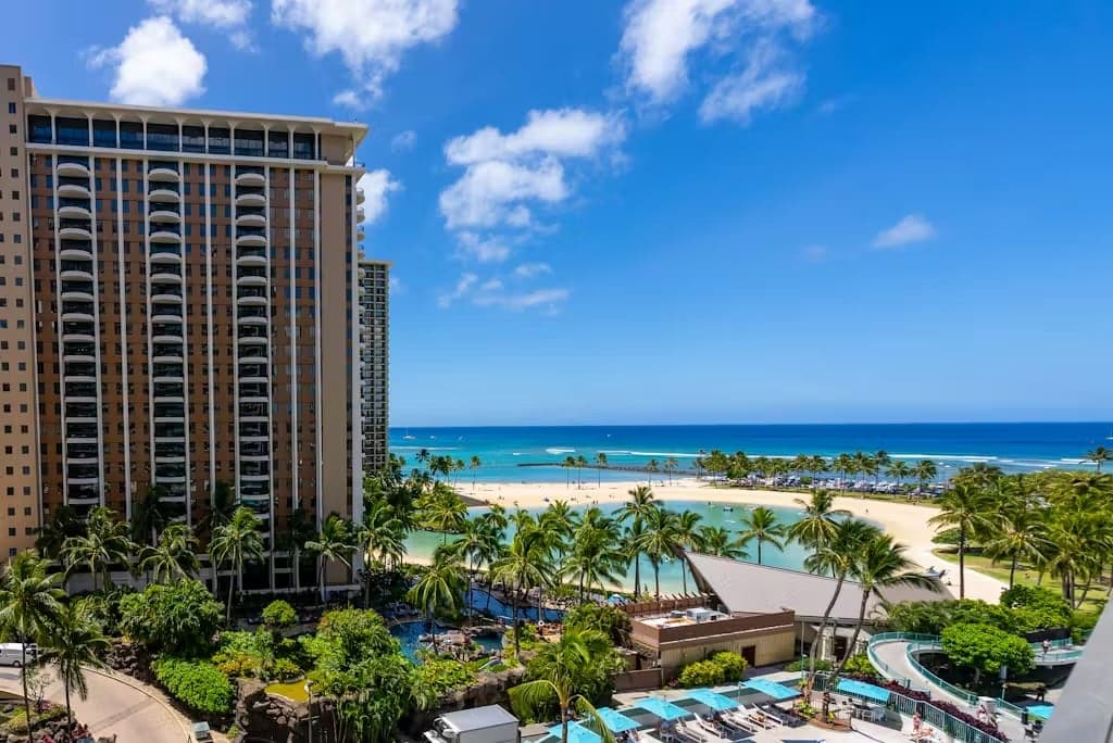 Condo in Honolulu · ★4.81 · Studio · 3 beds · 1 private bath - Photo 1