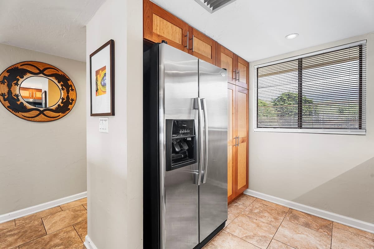 Fabulous Oceanview 2/2 Condo w/Central A/C In Kona - Photo 3
