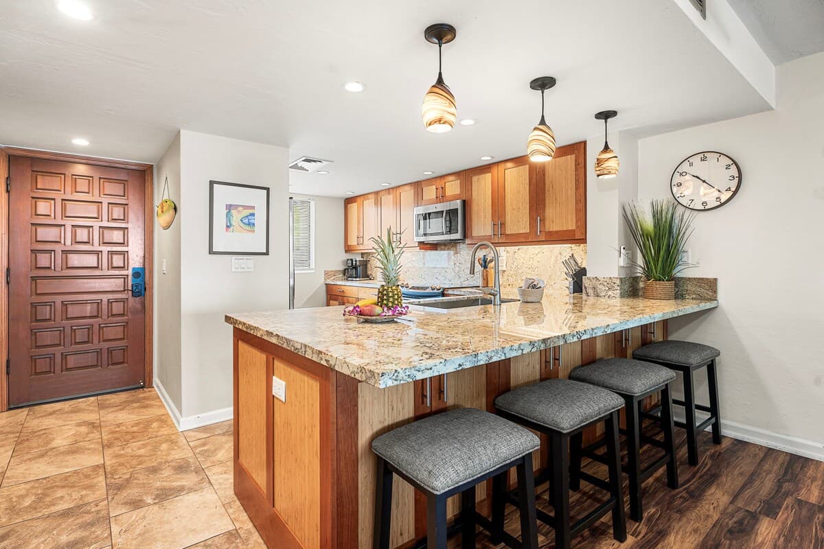 Fabulous Oceanview 2/2 Condo w/Central A/C In Kona - Photo 4