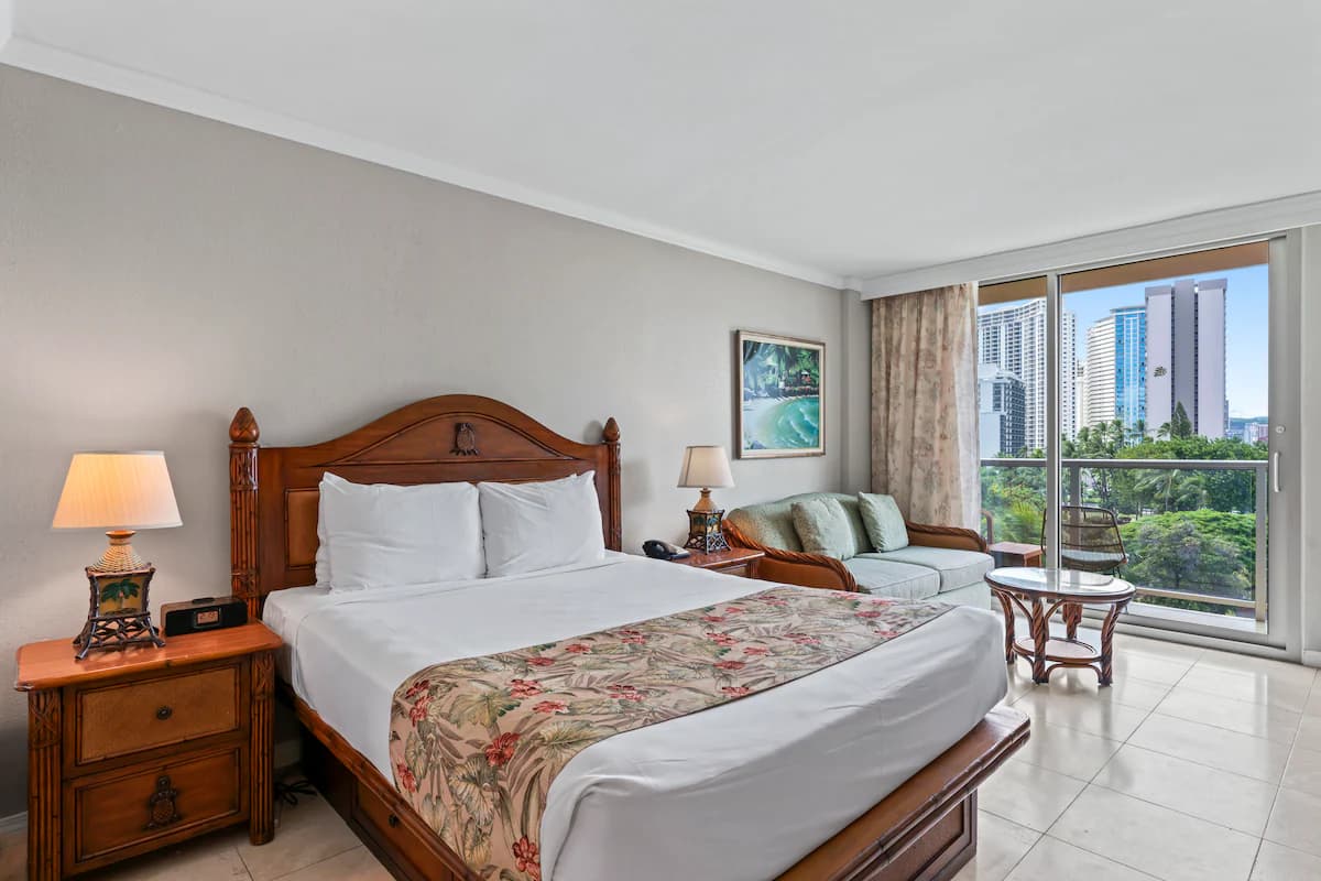 Your Waikiki Studio Near Beach. *no resort fees!* - Photo 1