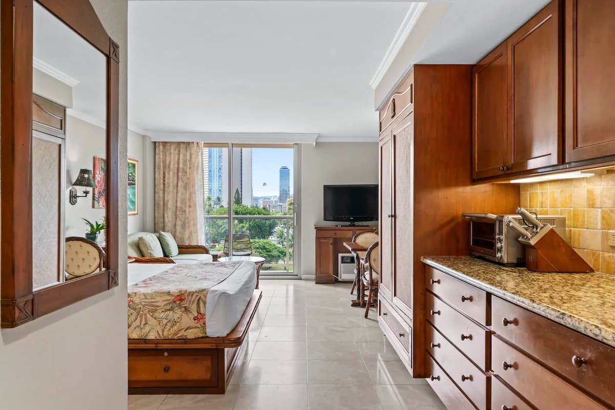 Your Waikiki Studio Near Beach. *no resort fees!* - Photo 4