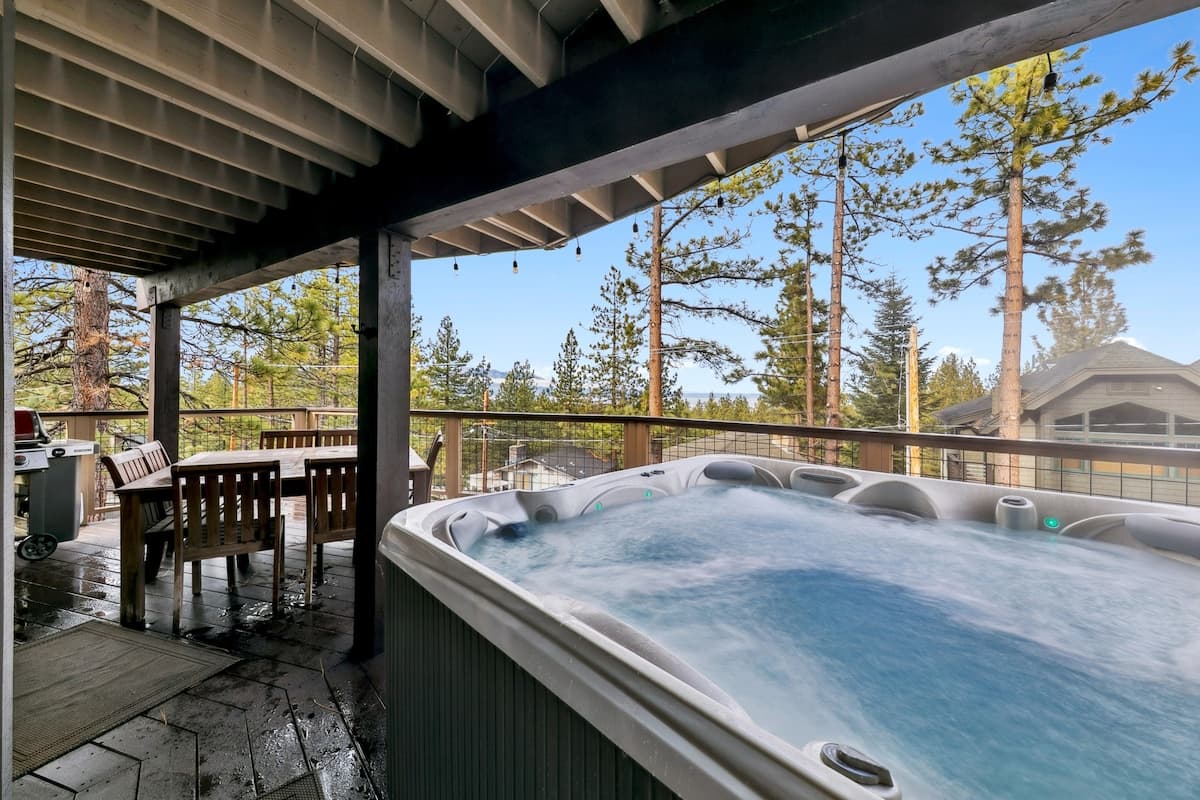 Epic Tahoe Chalet Near Heavenly with Hot Tub - Photo 4