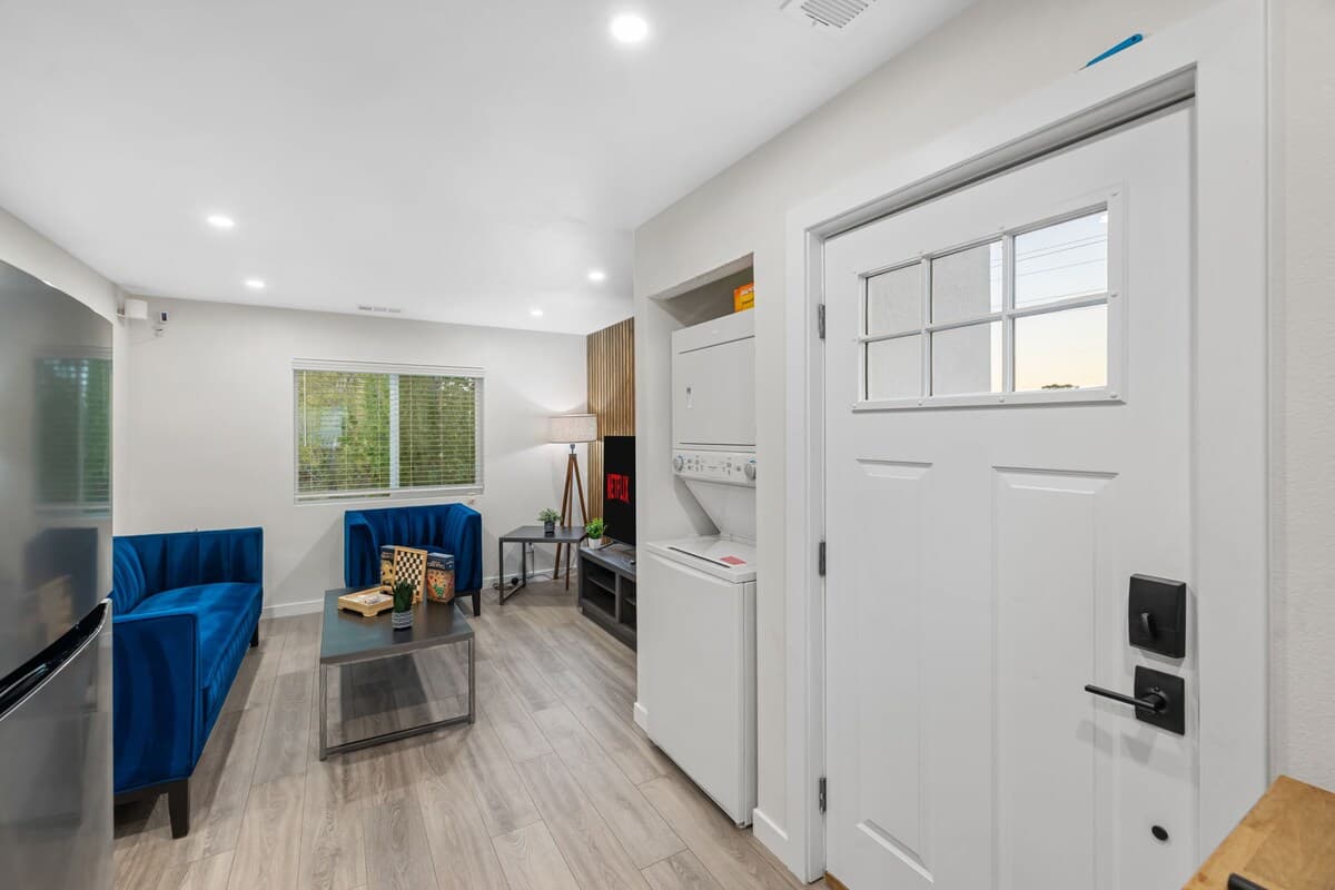 Modern 3BR Near SFO, Pet-Friendly, Work-Ready - Photo 4