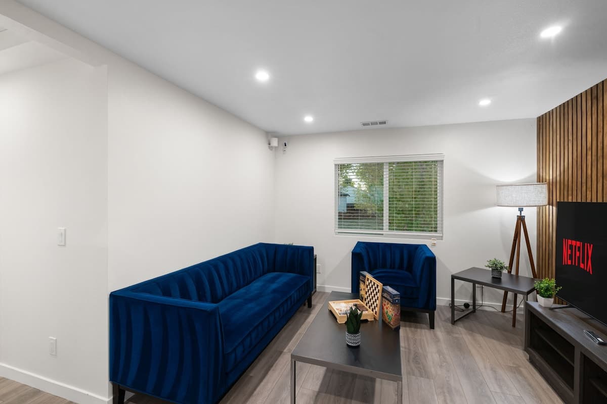 Modern 3BR Near SFO, Pet-Friendly, Work-Ready - Photo 5