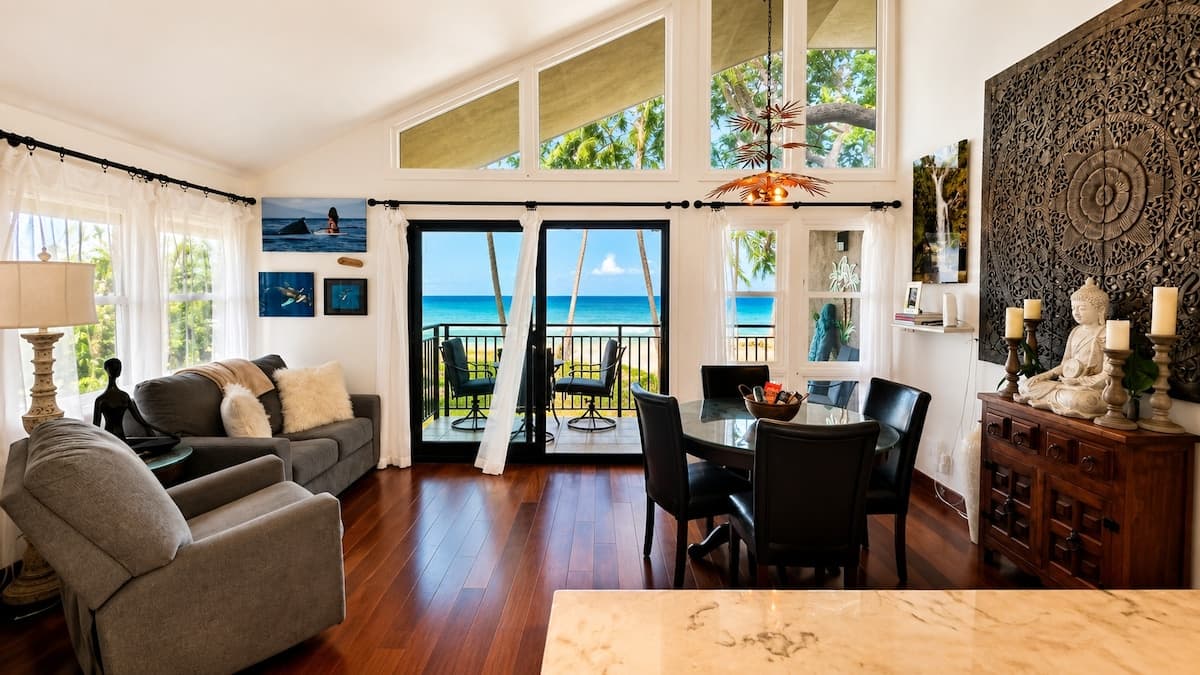 OCEANFRONT, Prestigiously REMODELED Chic Condo** - Photo 5