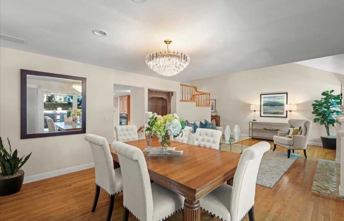 Elegant Chef's Kitchen, 3 Fireplaces, Spa Bath - Photo 3