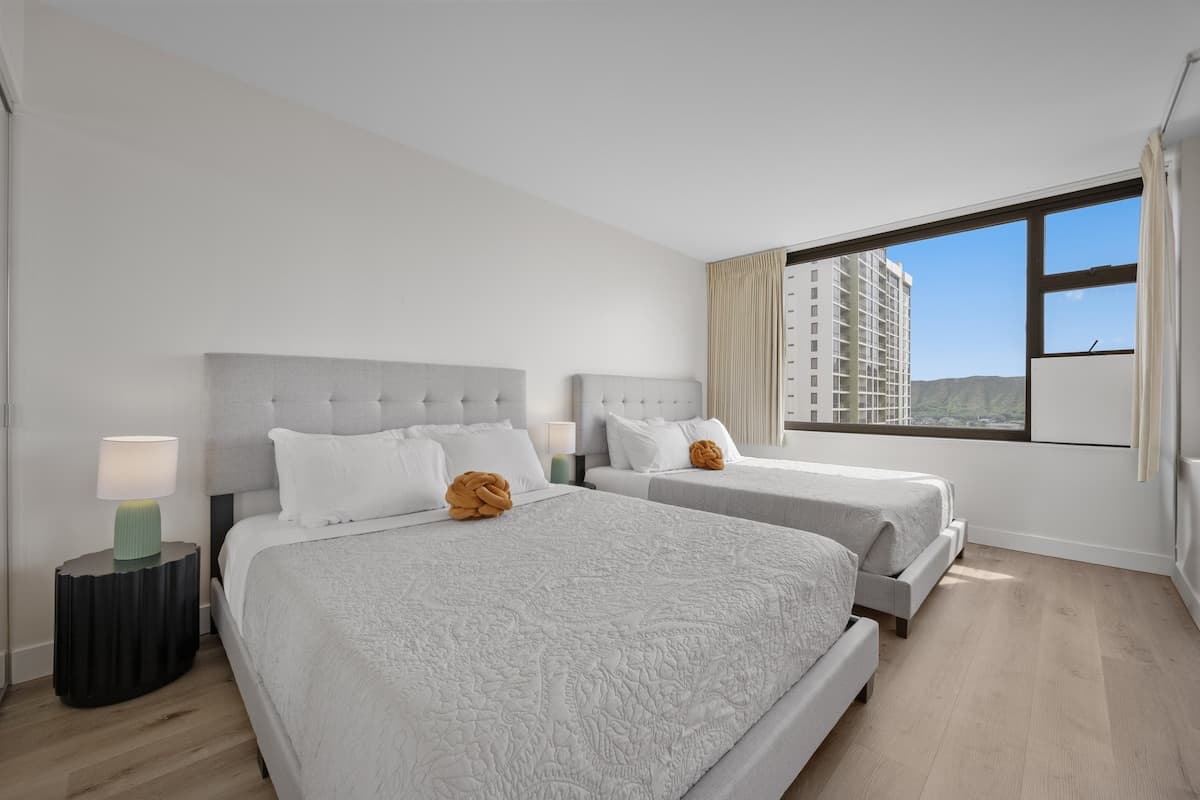 *Beautiful Modern 1BR! Close to Beach! - Photo 1