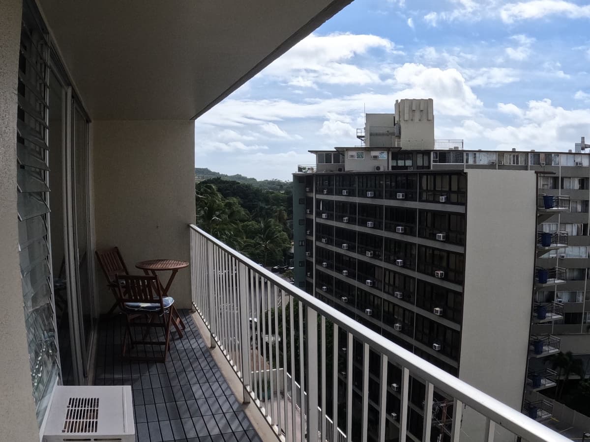 Waikiki Studio Great Location/Free Parking - Photo 4
