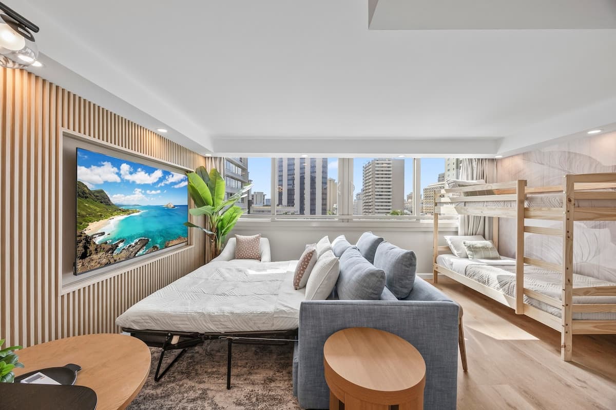 Stunning Tropical 1BR-Central Waikiki-Near Beach! - Photo 3