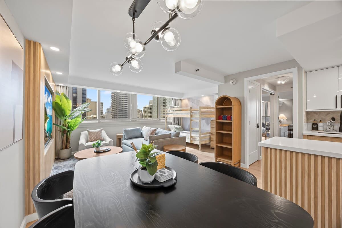 Stunning Tropical 1BR-Central Waikiki-Near Beach! - Photo 2