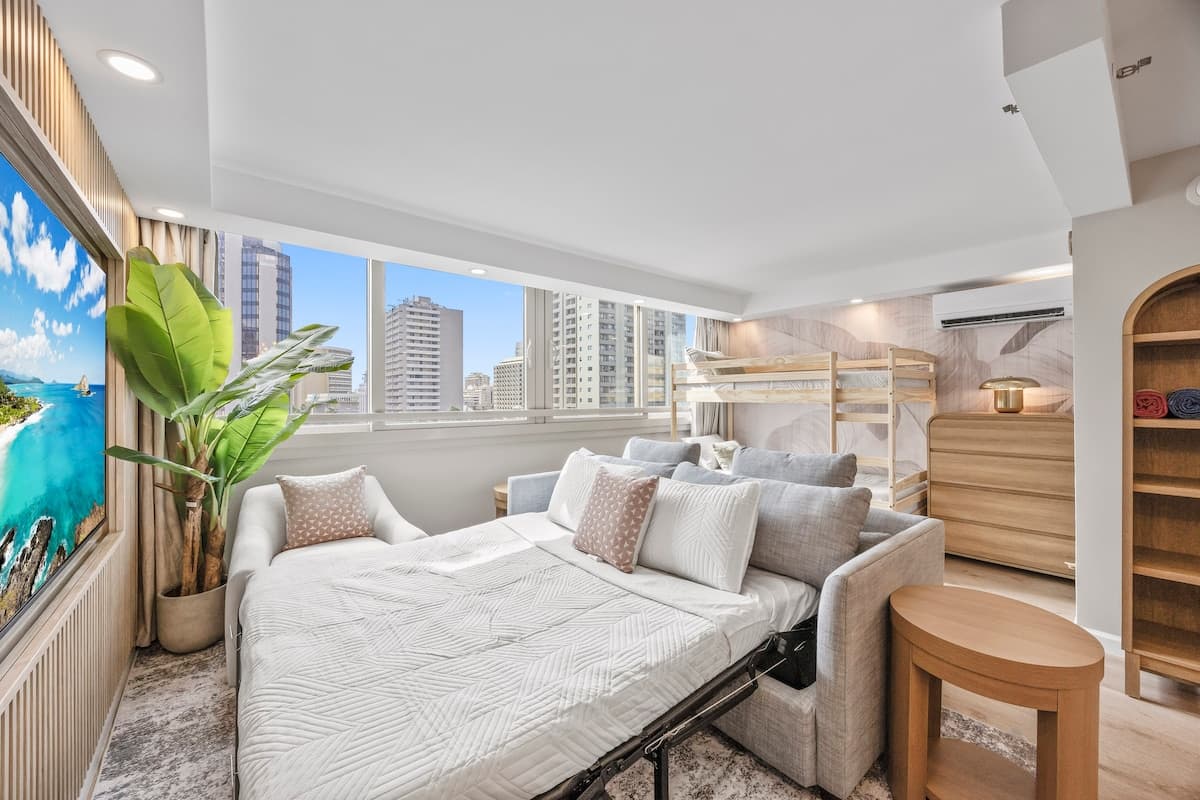 Stunning Tropical 1BR-Central Waikiki-Near Beach! - Photo 4
