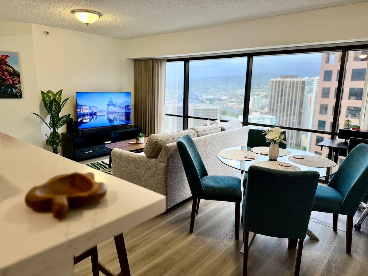 Honolulu Ocean View Condo w/ Free Parking - Photo 1
