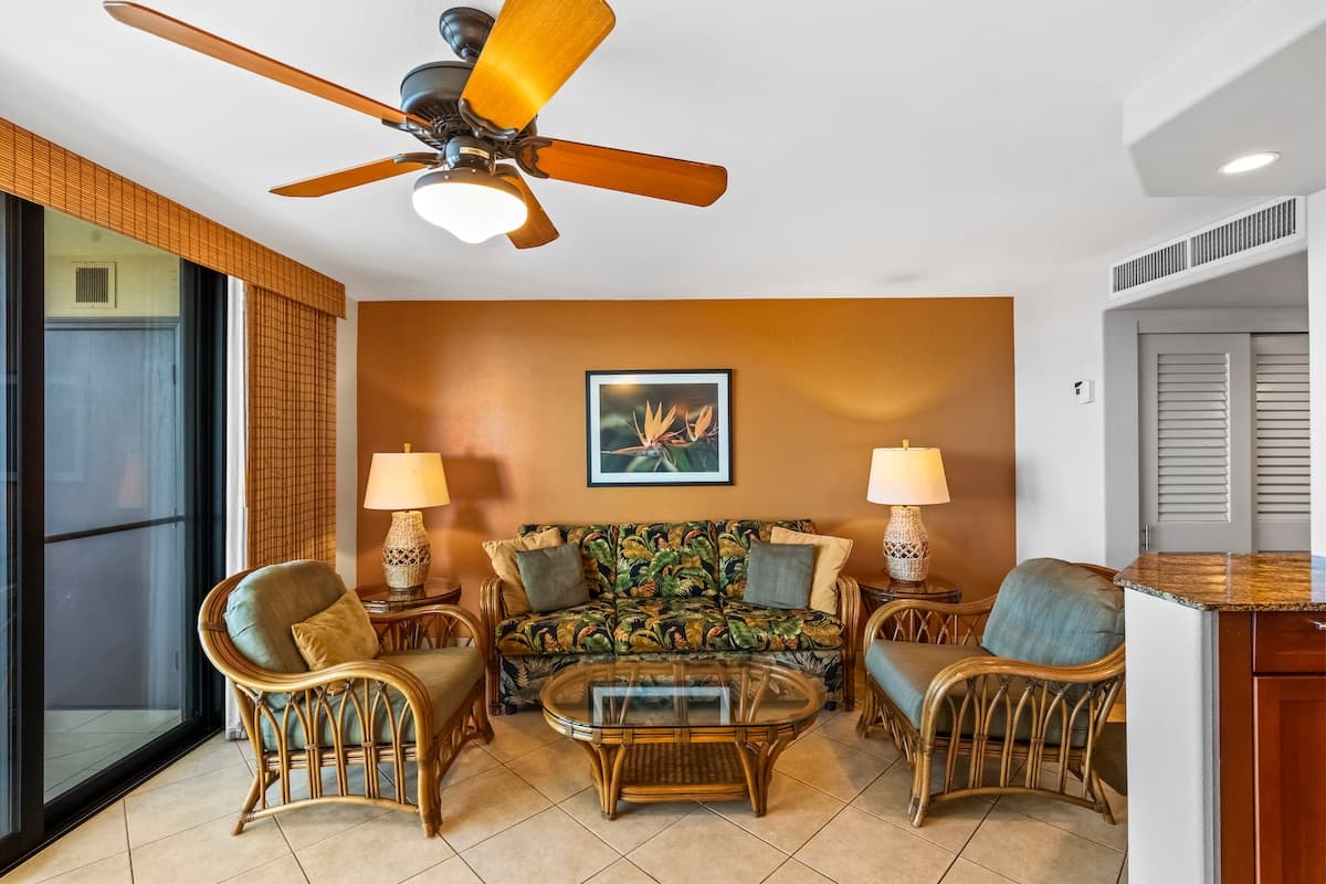 Sun & Stunning Oceanfront Sunsets–Kihei Beach #505 - Photo 2