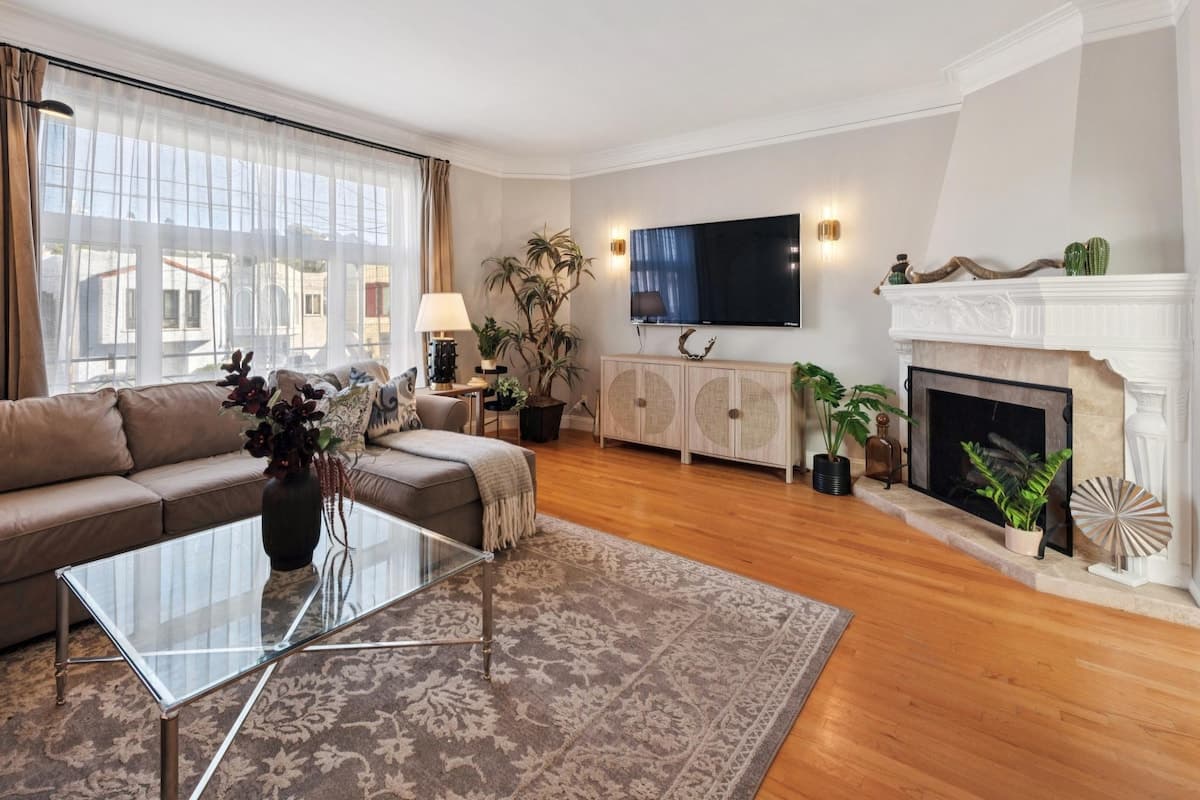 Prime Central Sunset Home, Chef's Kitchen, Parking - Photo 1