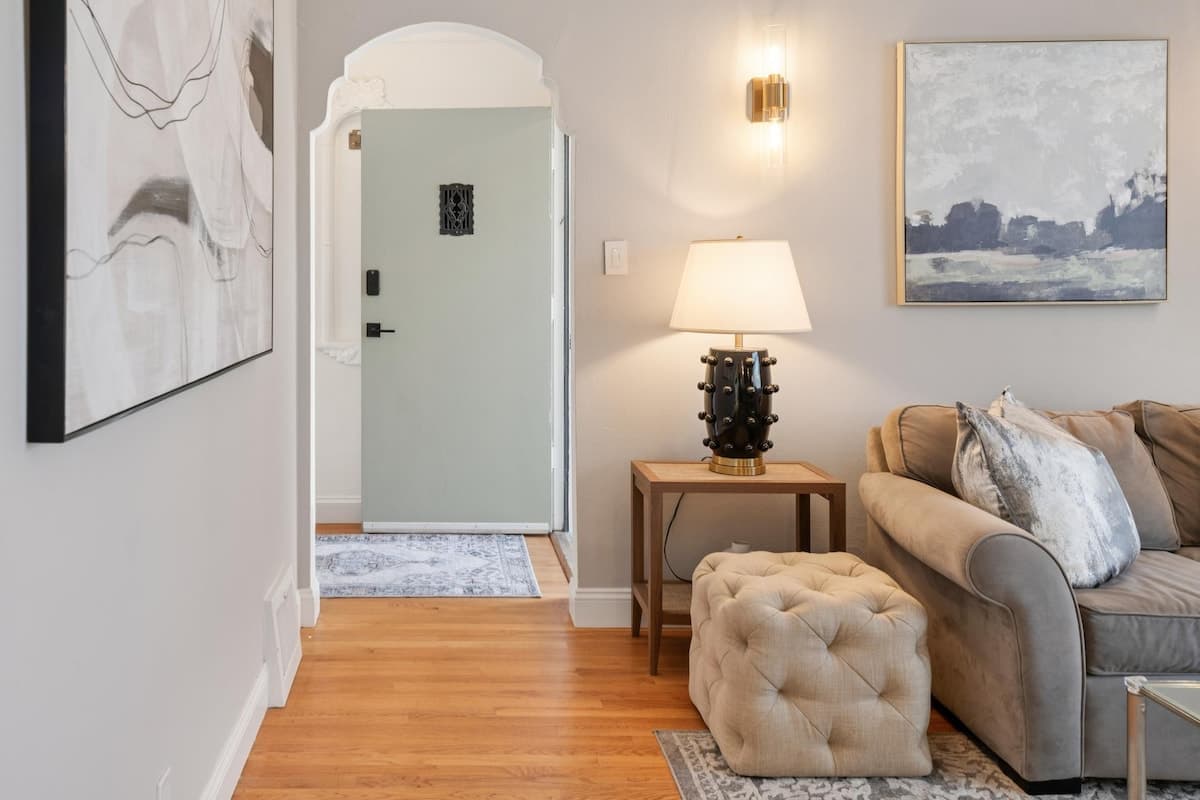 Prime Central Sunset Home, Chef's Kitchen, Parking - Photo 4