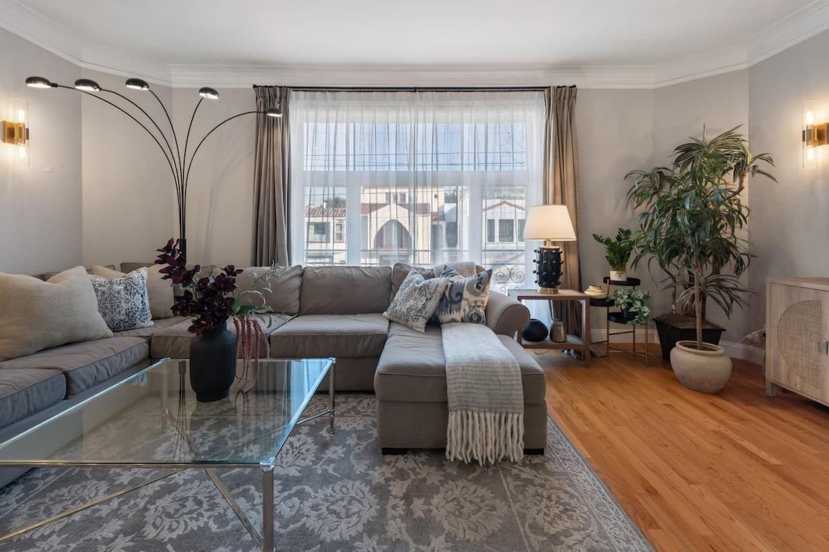 Prime Central Sunset Home, Chef's Kitchen, Parking - Photo 2